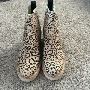 Dolce Vita leopard booties